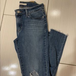 Levis 711 Skinny with rips